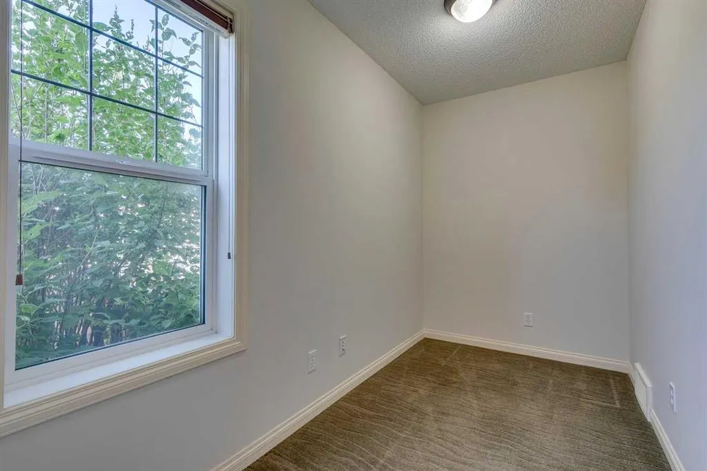 2 Autumn Grove SE