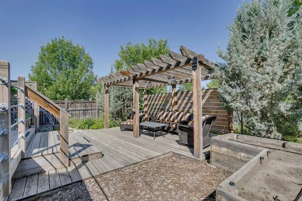 2 Autumn Grove SE