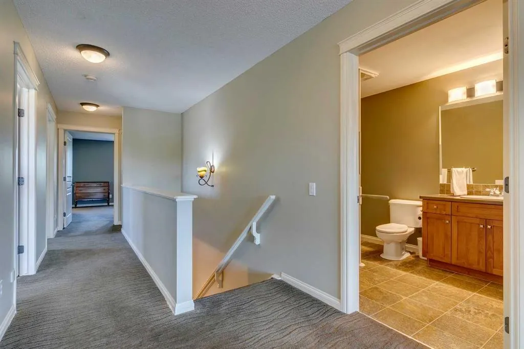 2 Autumn Grove SE