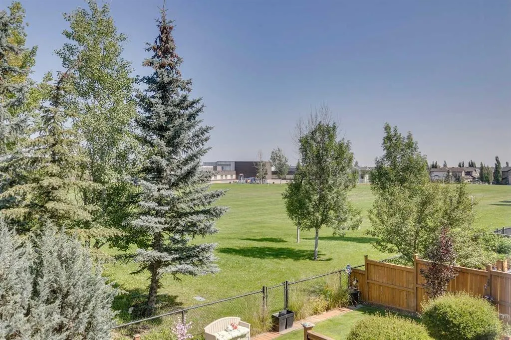 2 Autumn Grove SE