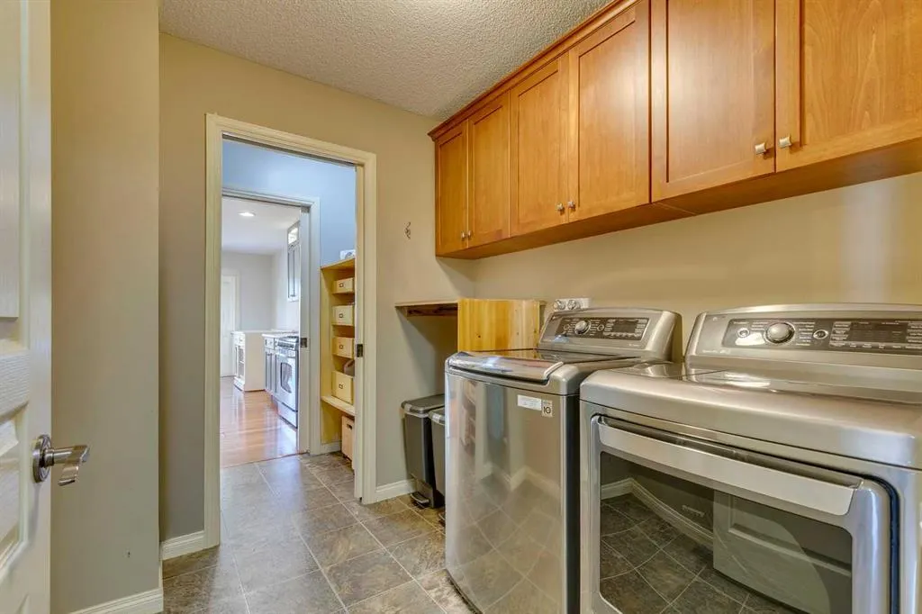 2 Autumn Grove SE
