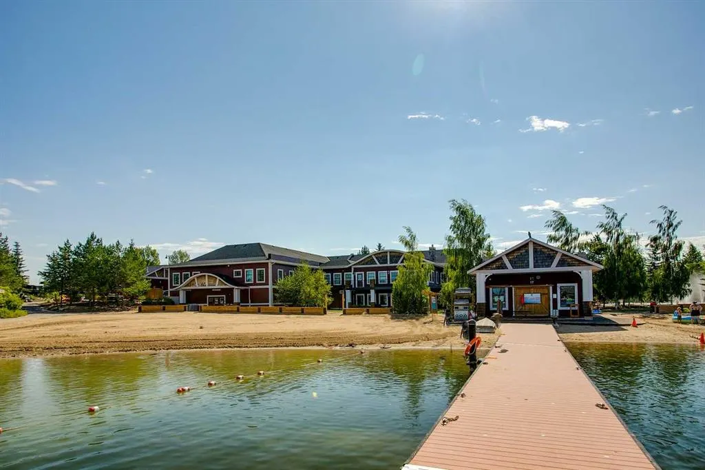 2 Autumn Grove SE