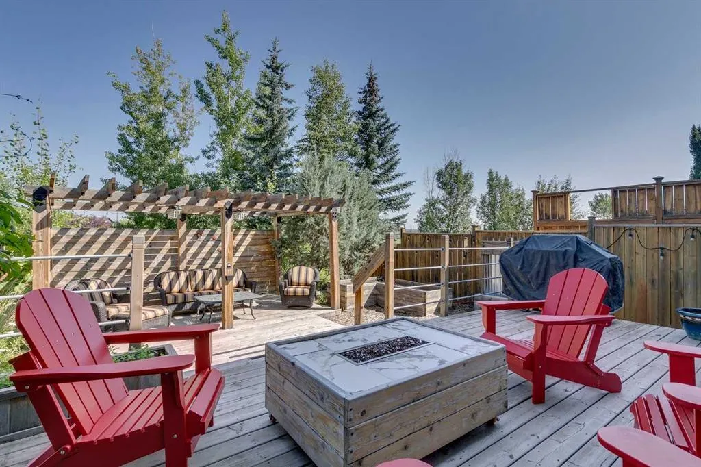 2 Autumn Grove SE