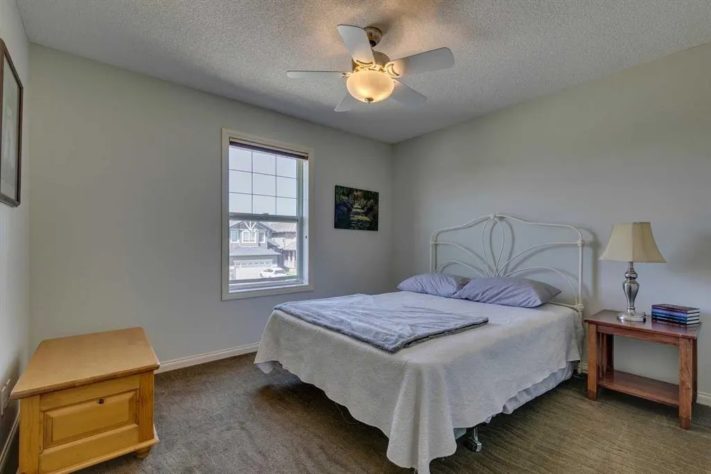 2 Autumn Grove SE
