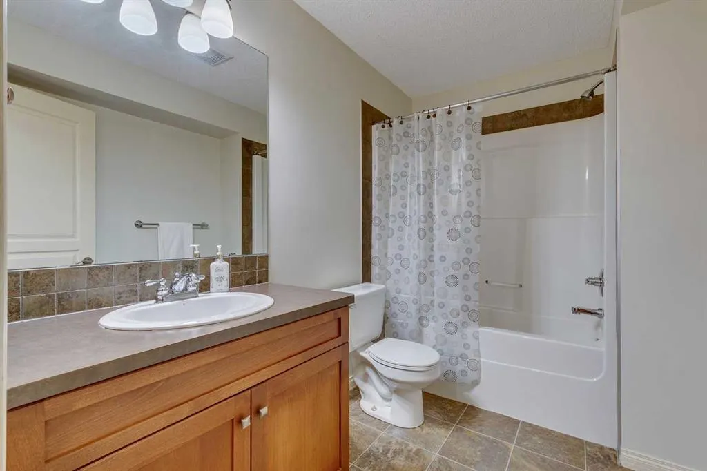 2 Autumn Grove SE