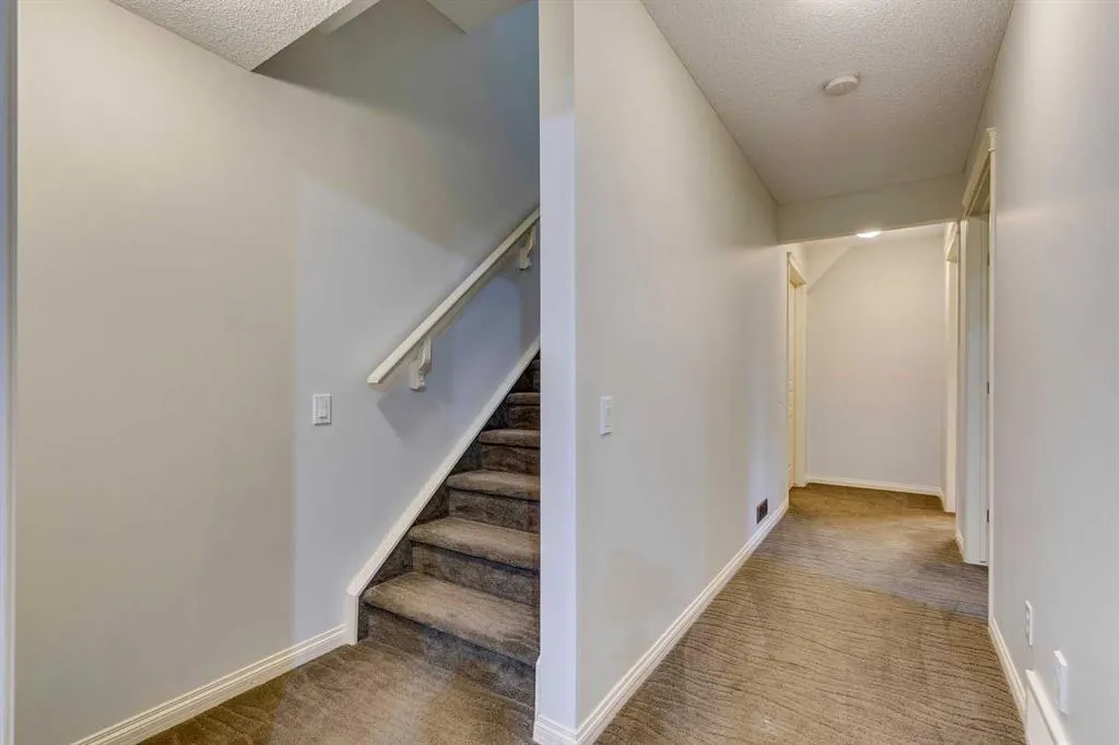 2 Autumn Grove SE