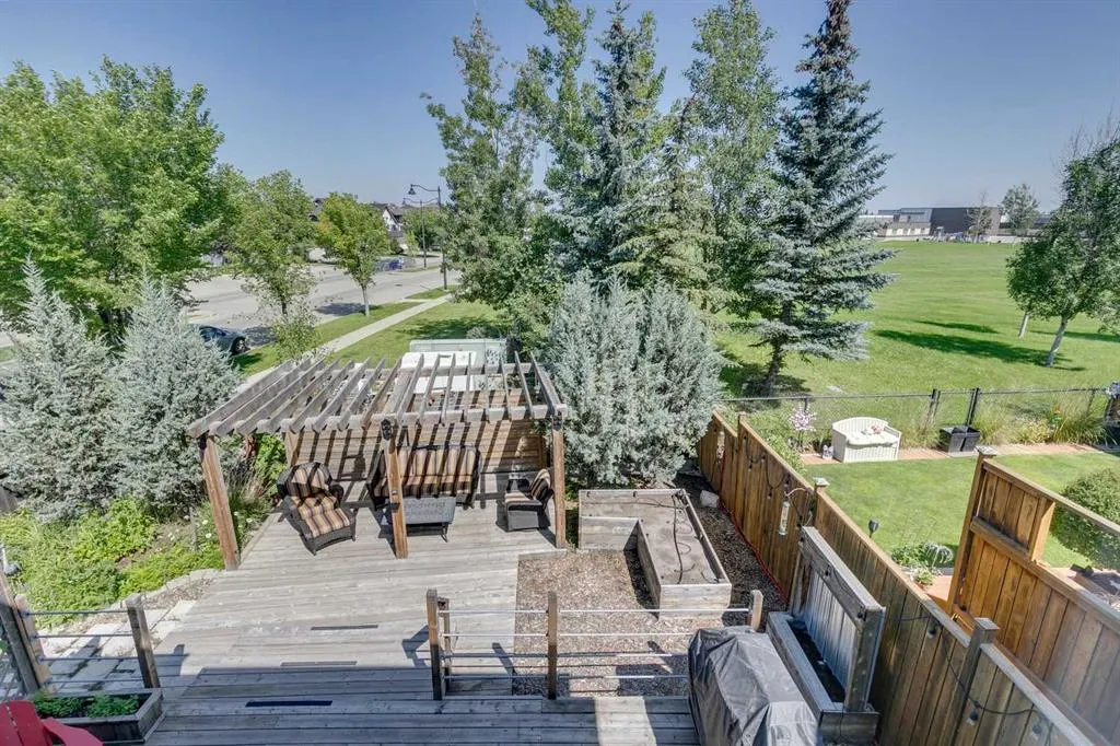 2 Autumn Grove SE