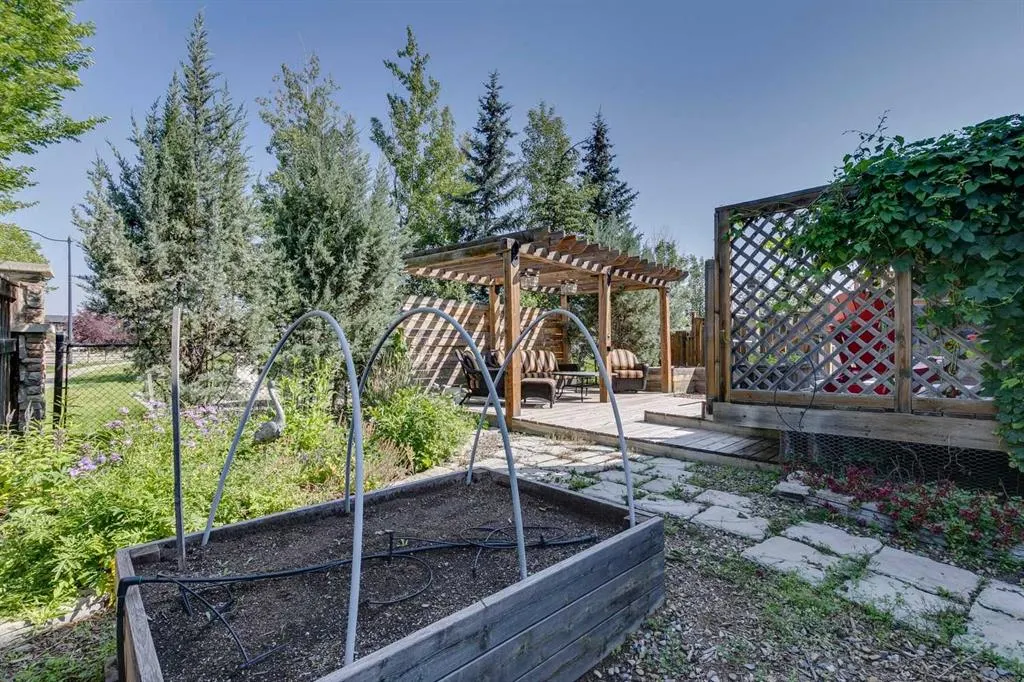 2 Autumn Grove SE