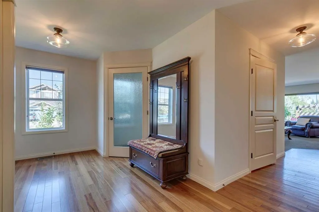 2 Autumn Grove SE