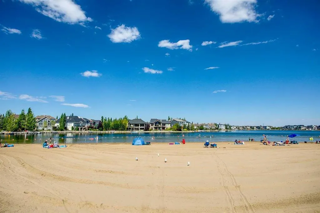 2 Autumn Grove SE