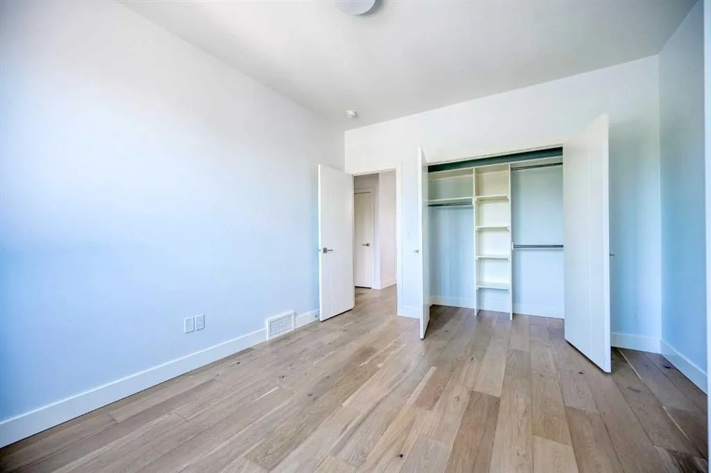 2006 26A Street SW