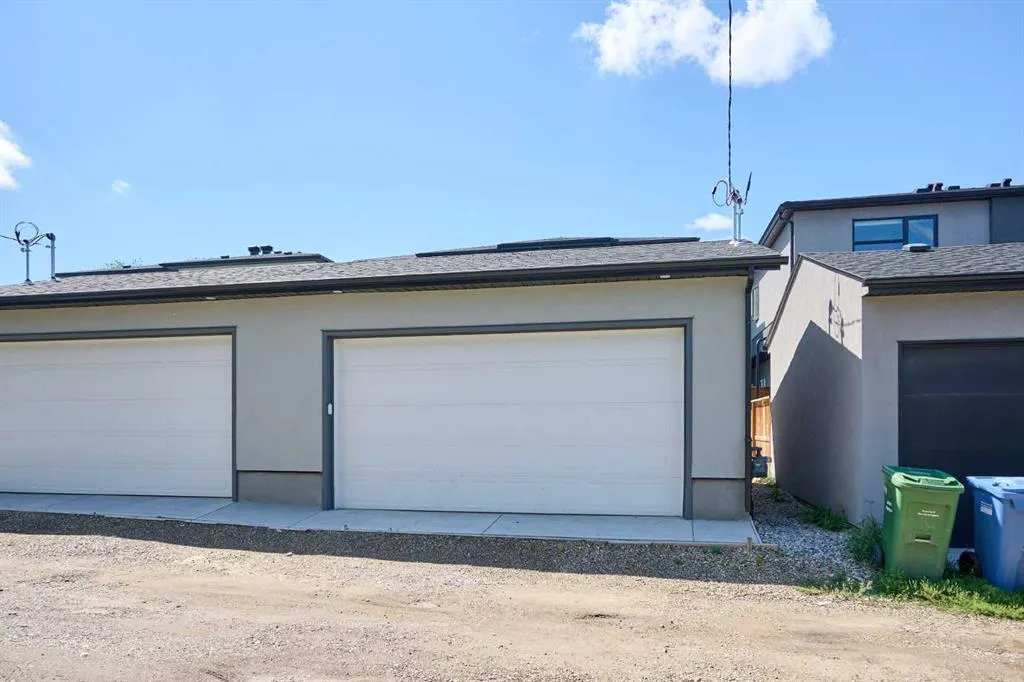 2006 26A Street SW