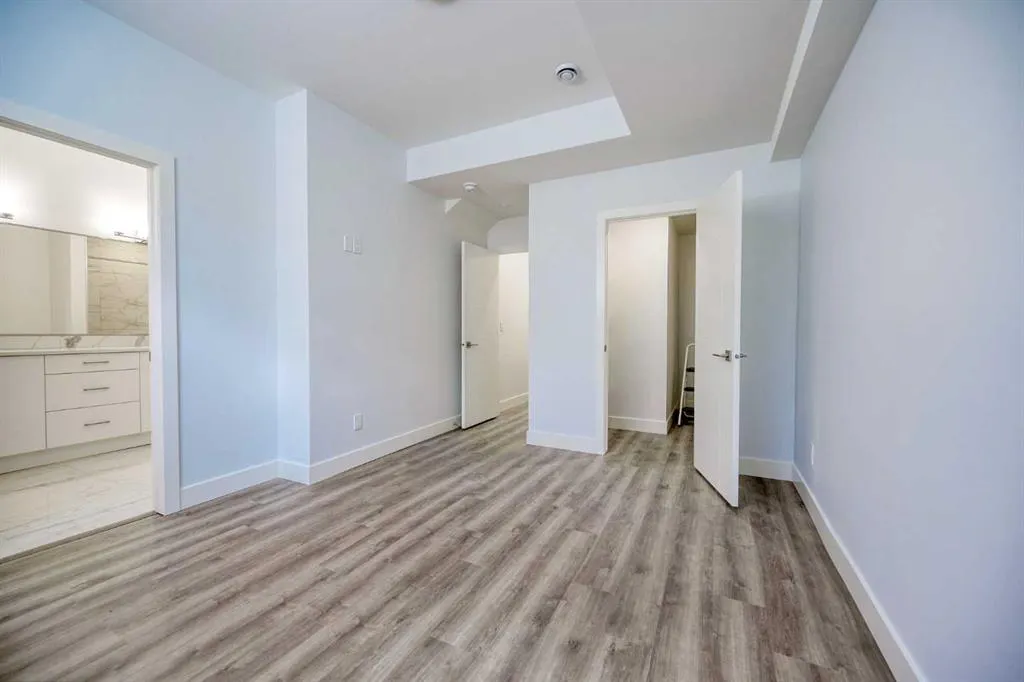 2006 26A Street SW