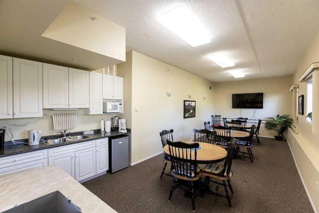 4500 45 Avenue, #203