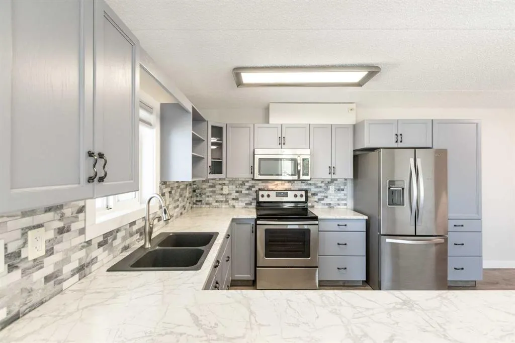 4500 45 Avenue, #203