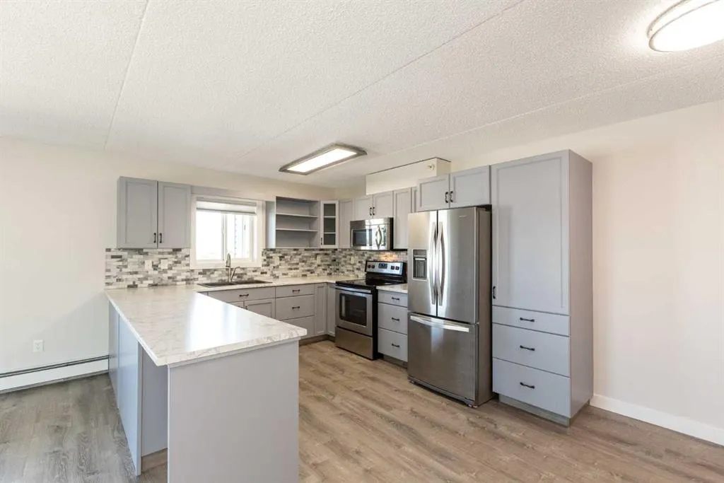 4500 45 Avenue, #203