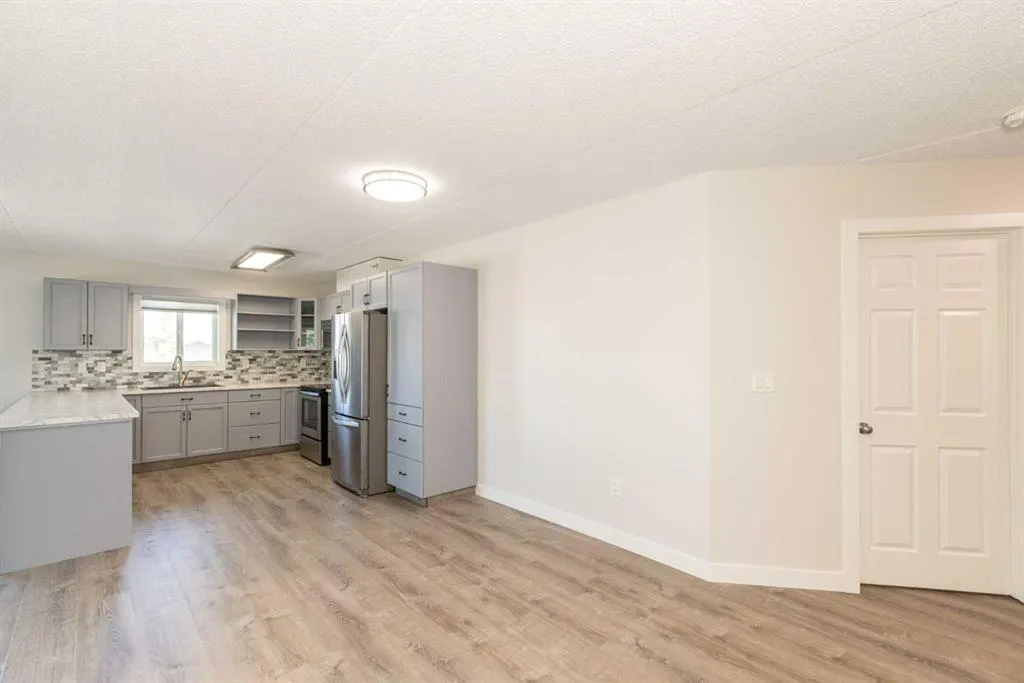 4500 45 Avenue, #203