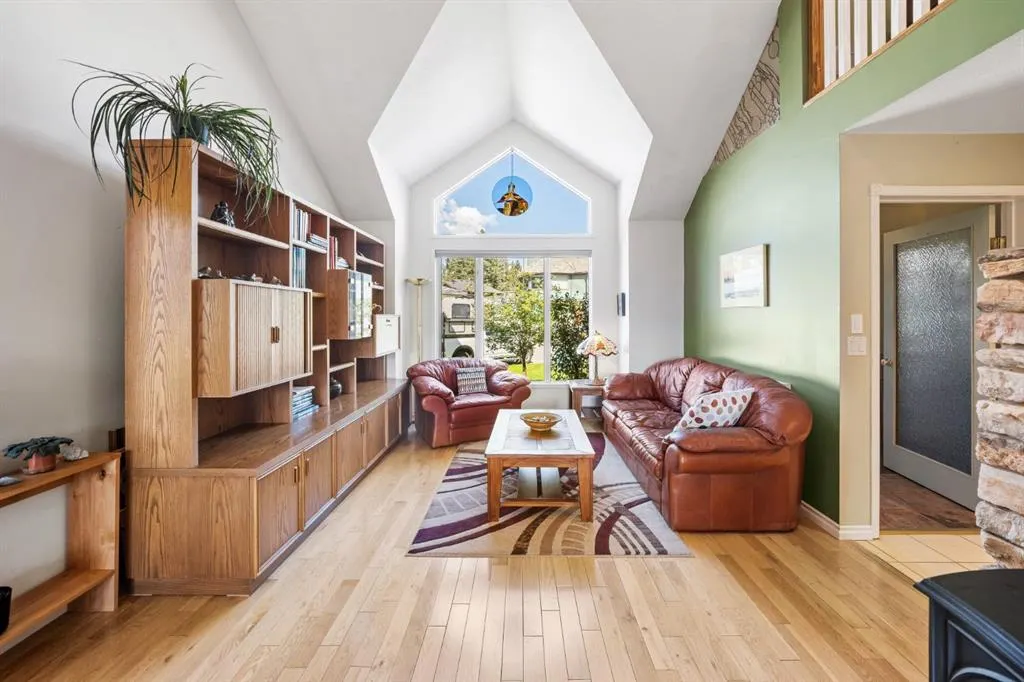 330 Canyon Close