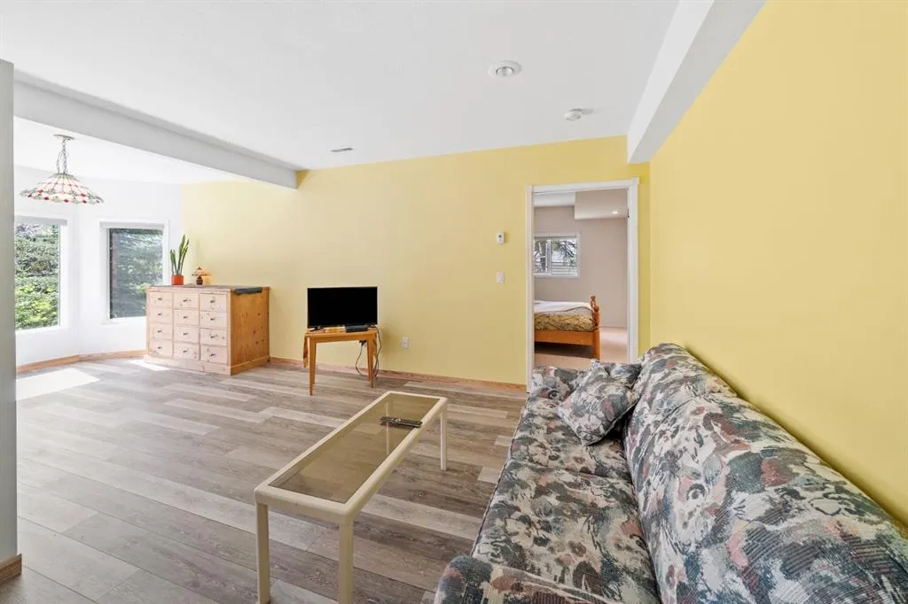 330 Canyon Close