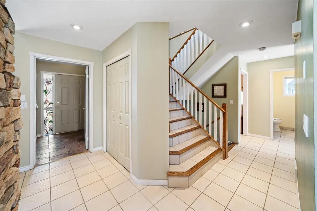 330 Canyon Close