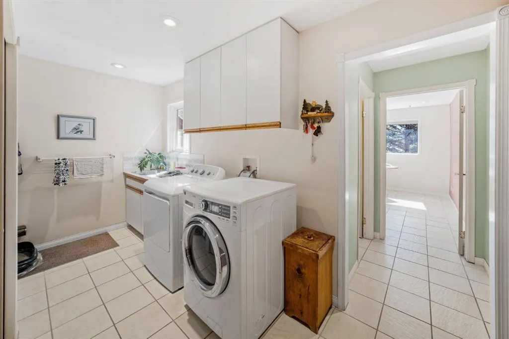 330 Canyon Close