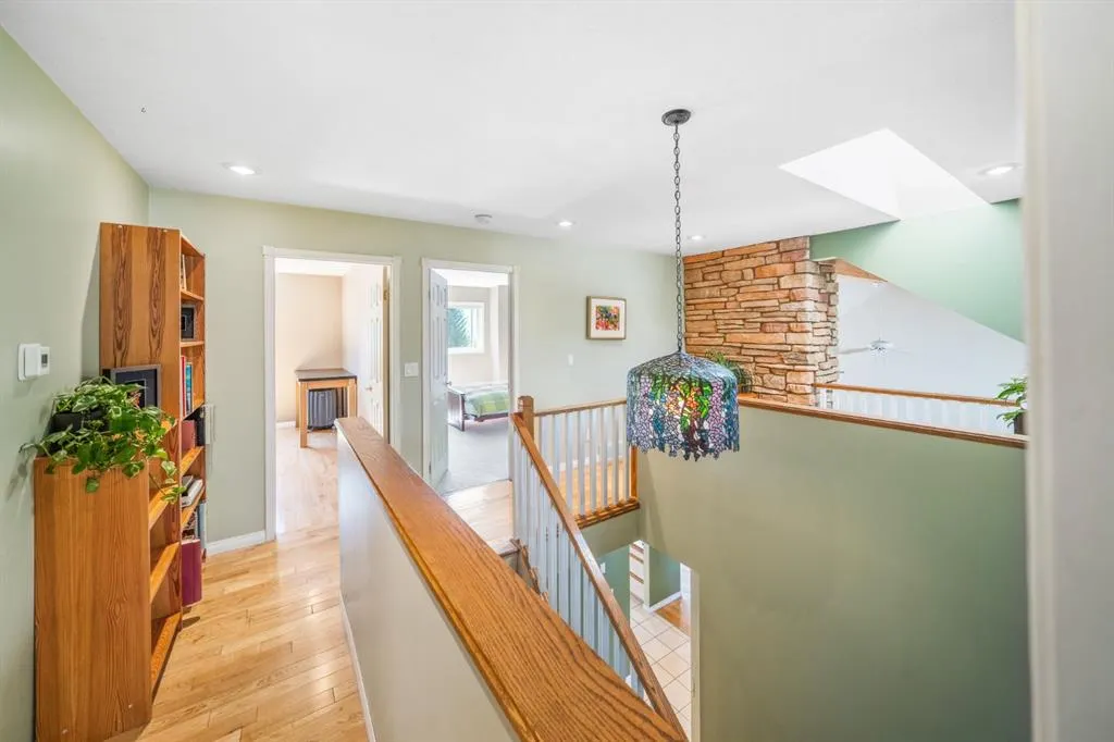 330 Canyon Close