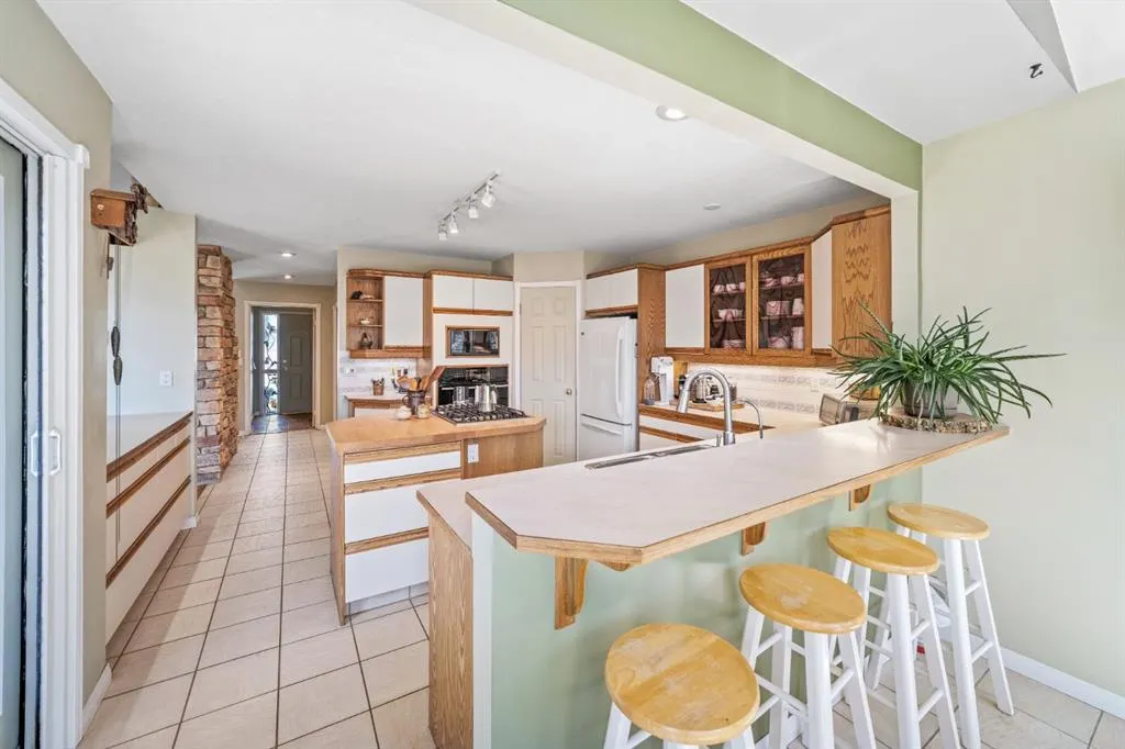 330 Canyon Close