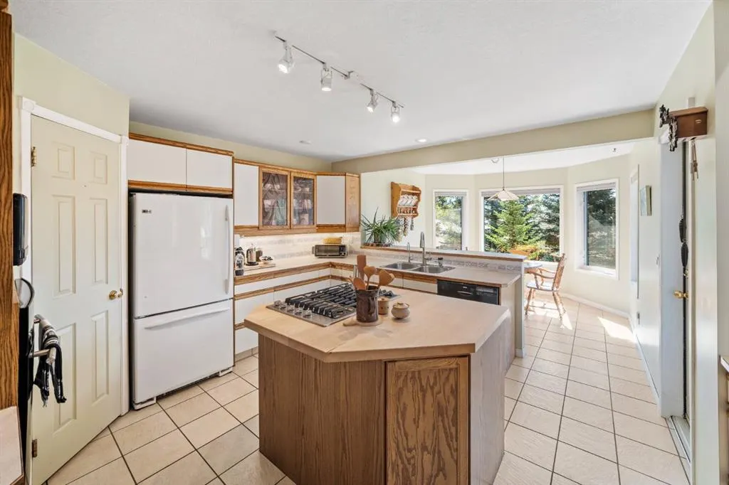 330 Canyon Close