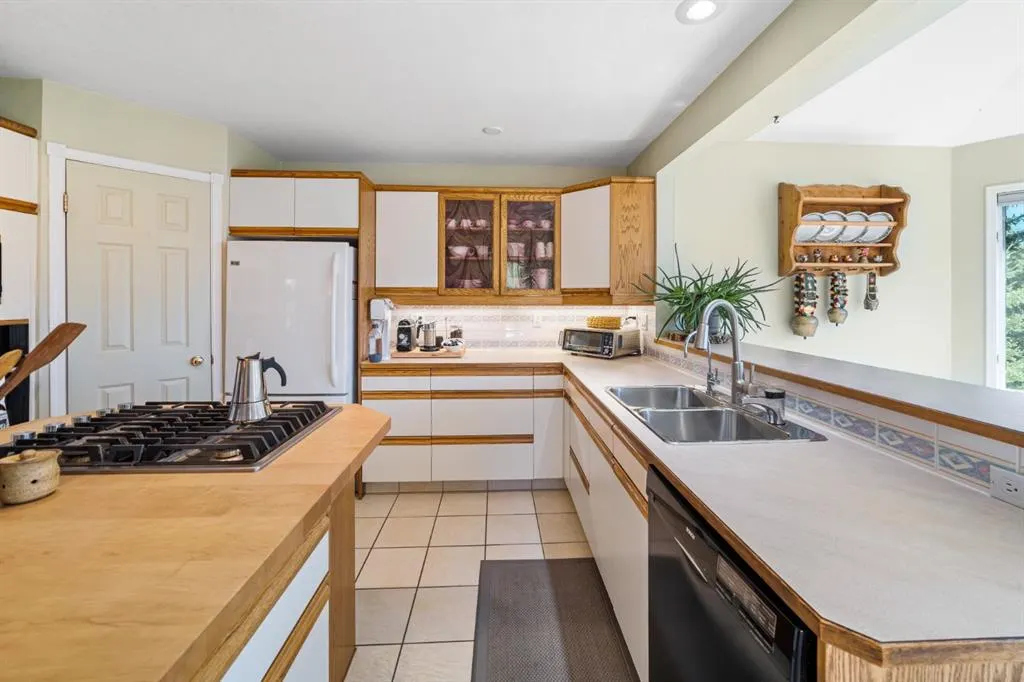 330 Canyon Close