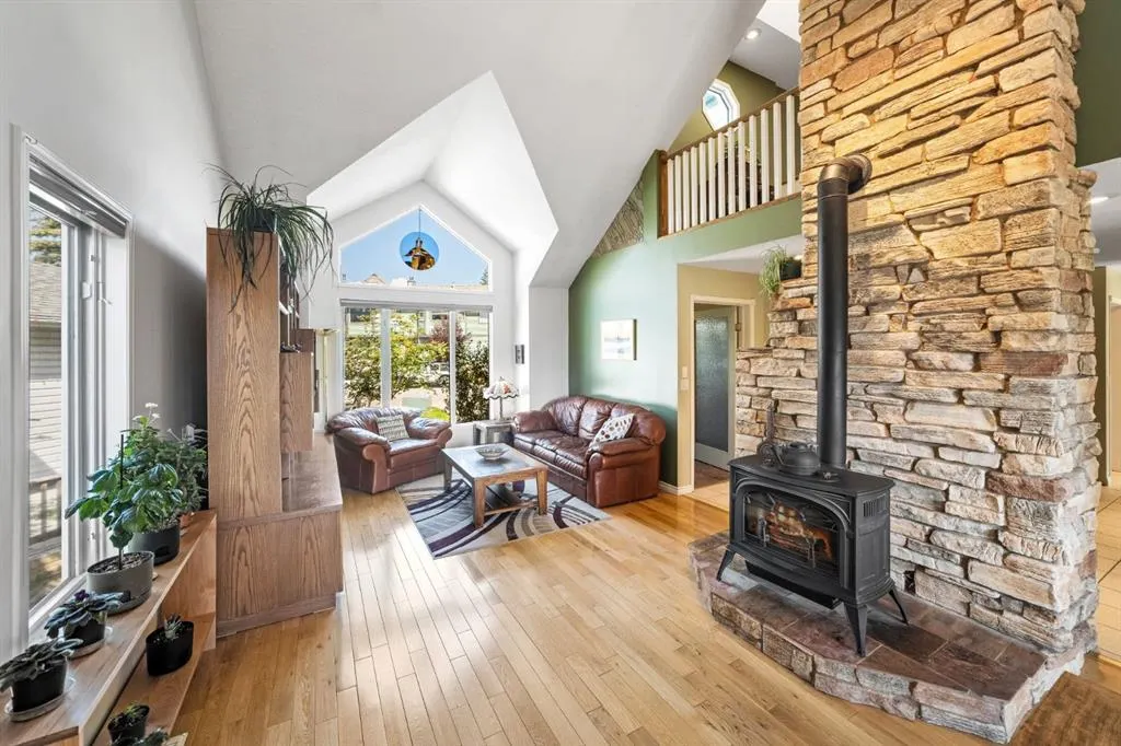 330 Canyon Close