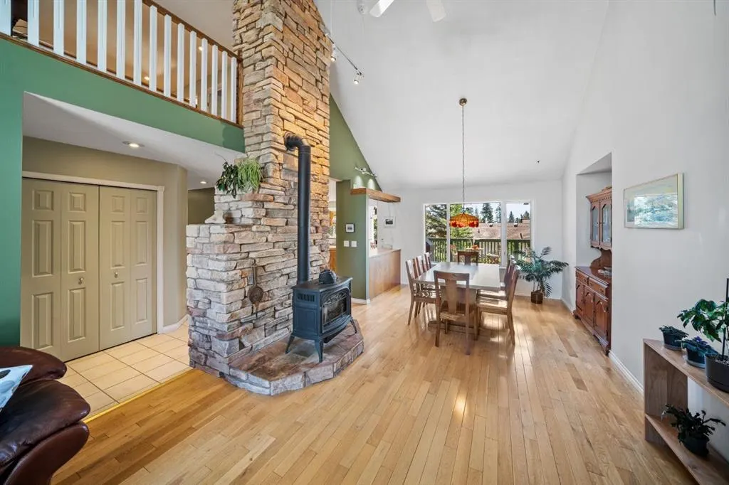 330 Canyon Close