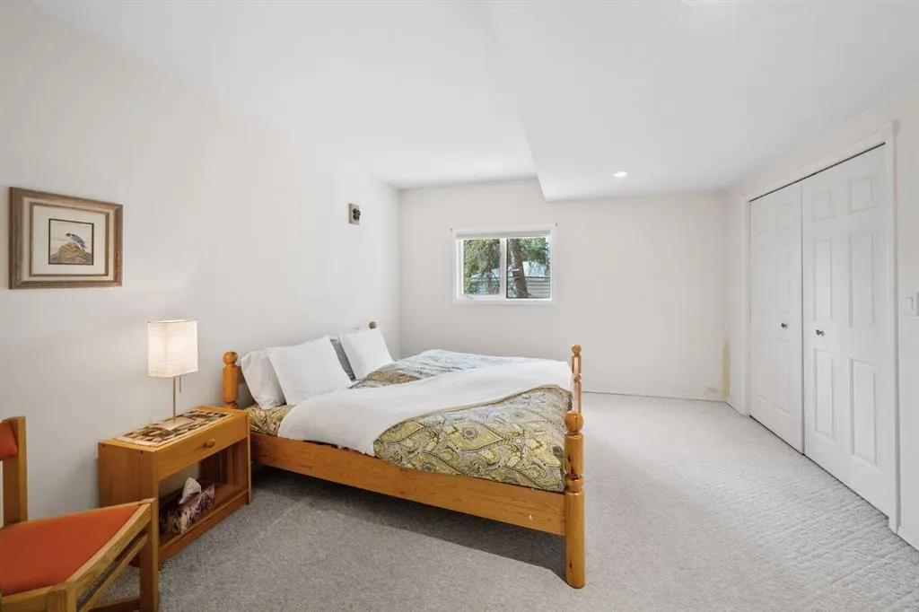 330 Canyon Close