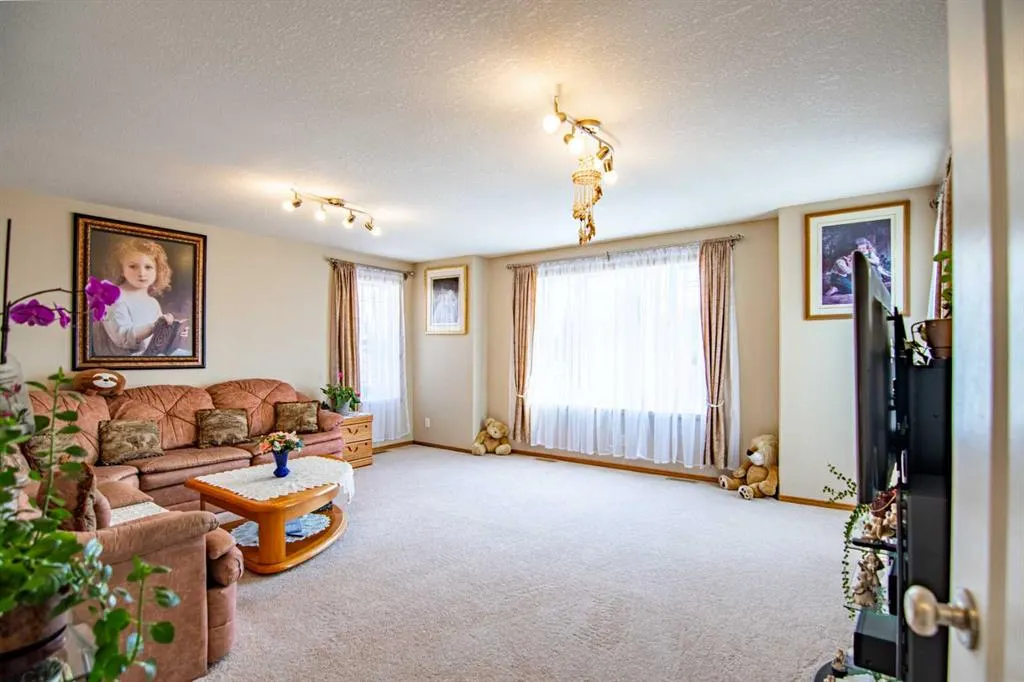4 Isbister Close
