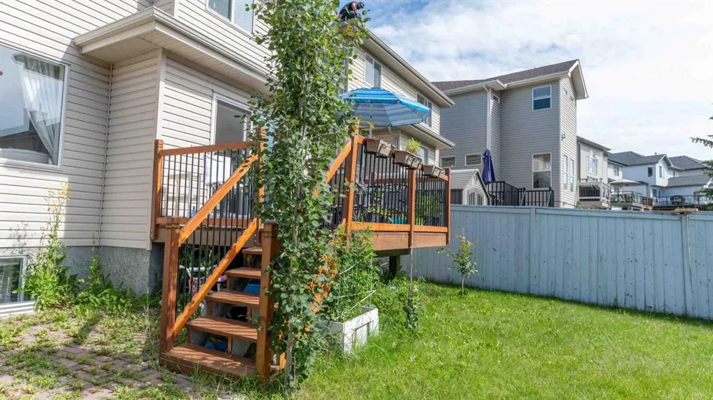 87 Kincora Drive NW