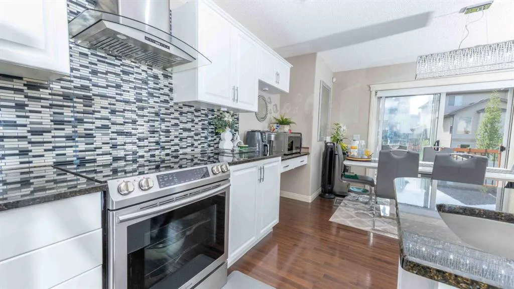 87 Kincora Drive NW
