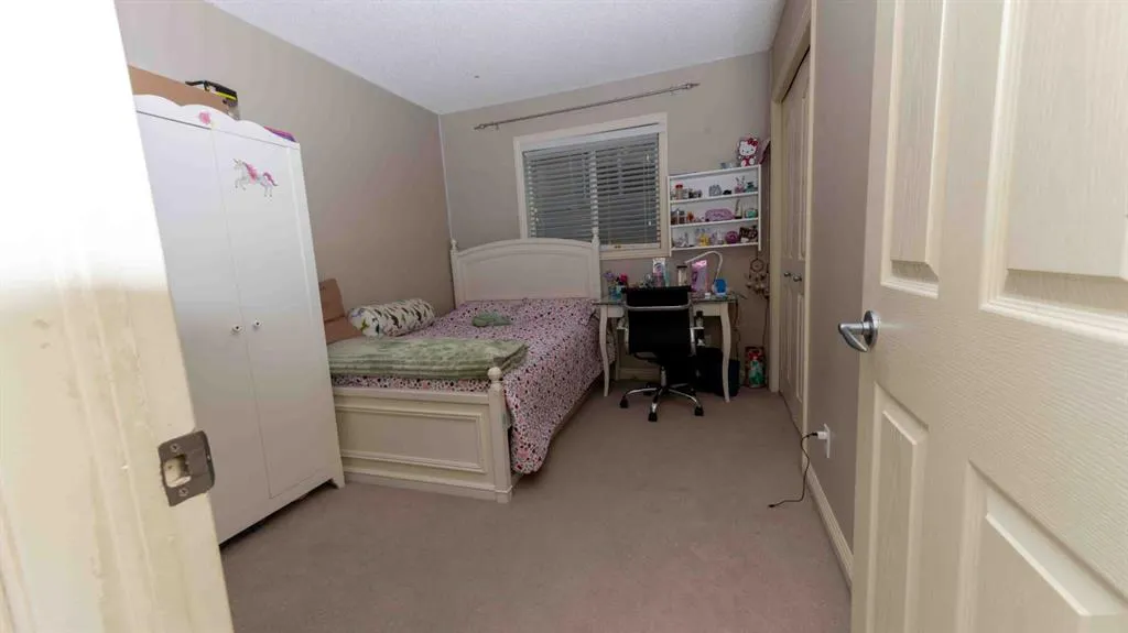 87 Kincora Drive NW