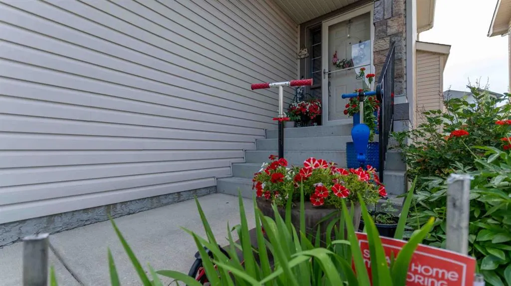87 Kincora Drive NW