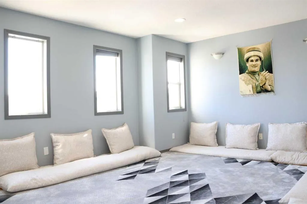 266 Martha's Manor NE