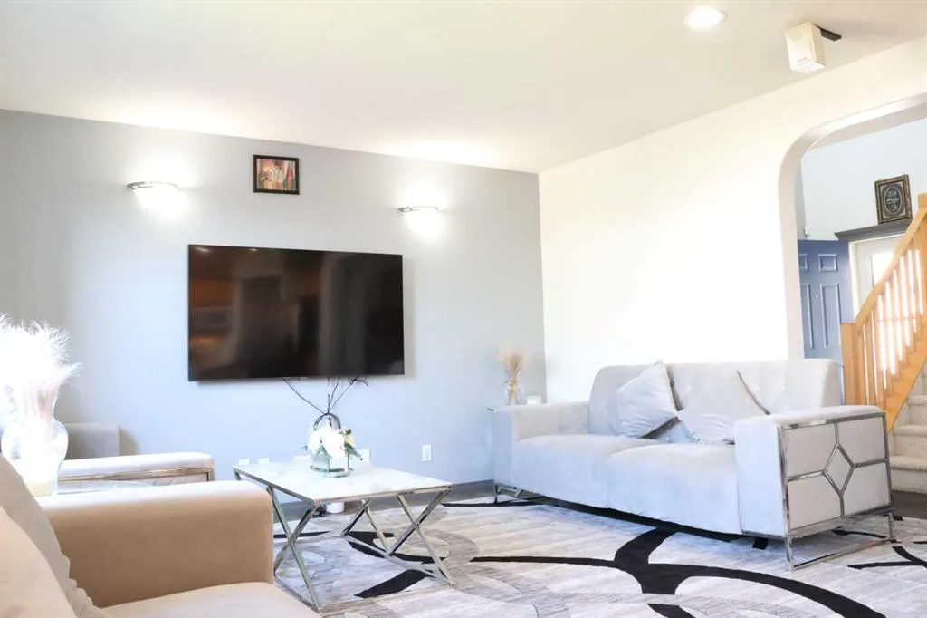266 Martha's Manor NE