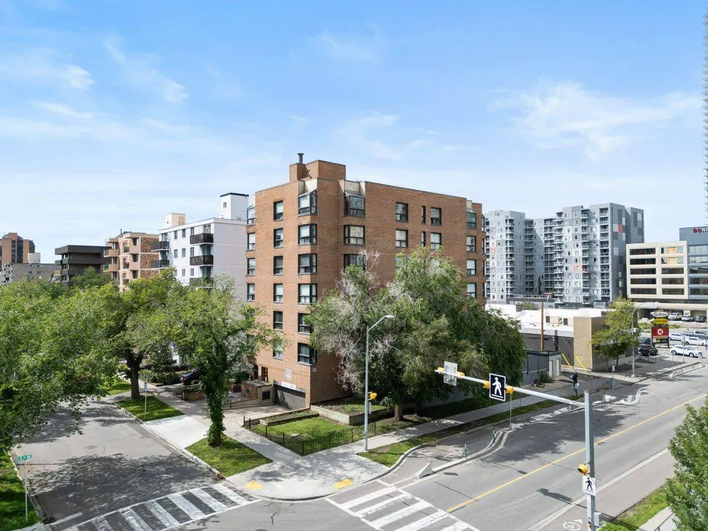 1202 13 Avenue SW, #402