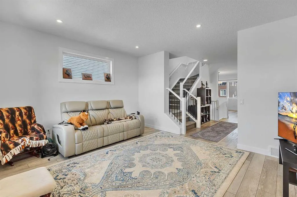 21258 SHERIFF KING Street SW