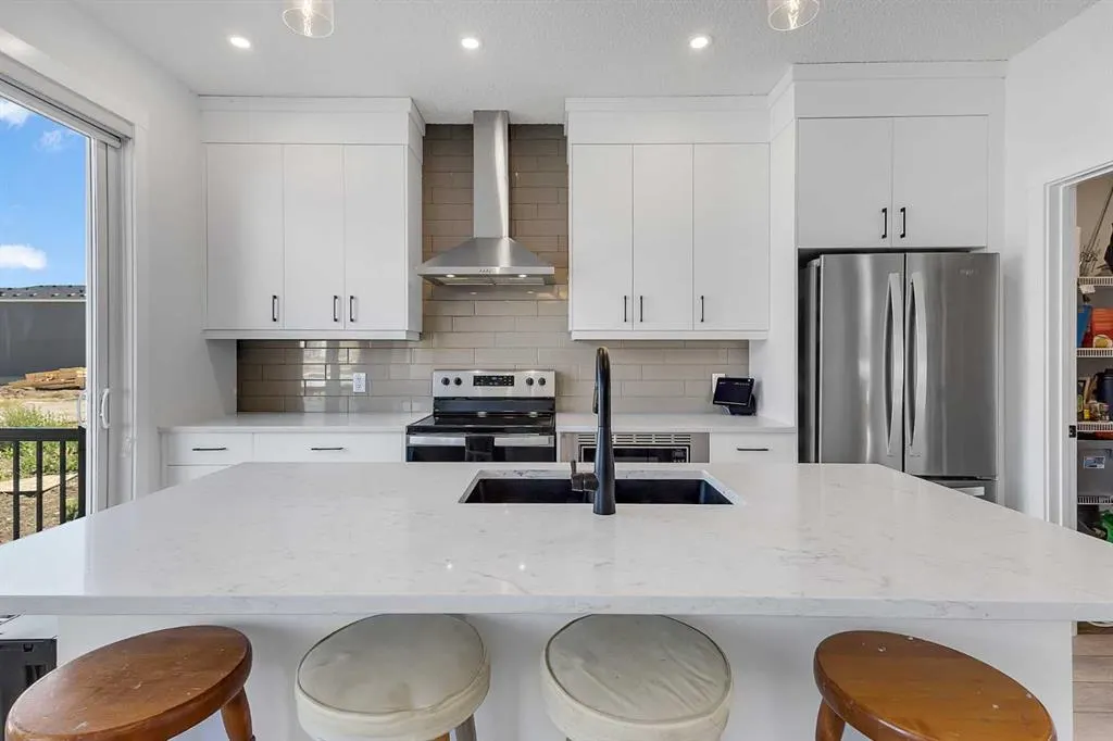 21258 SHERIFF KING Street SW