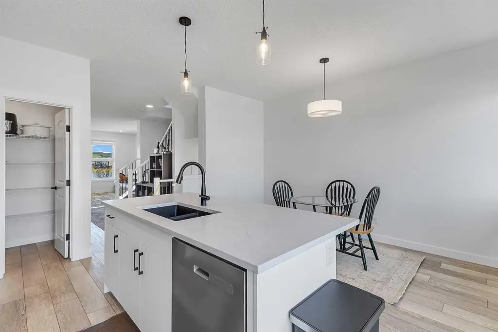 21258 SHERIFF KING Street SW