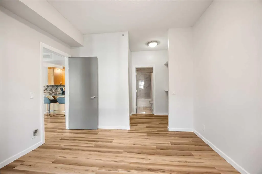 1410 1 Street SE, #201