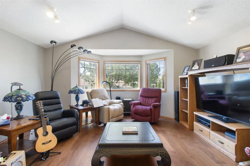 21 Arbour Ridge Park NW