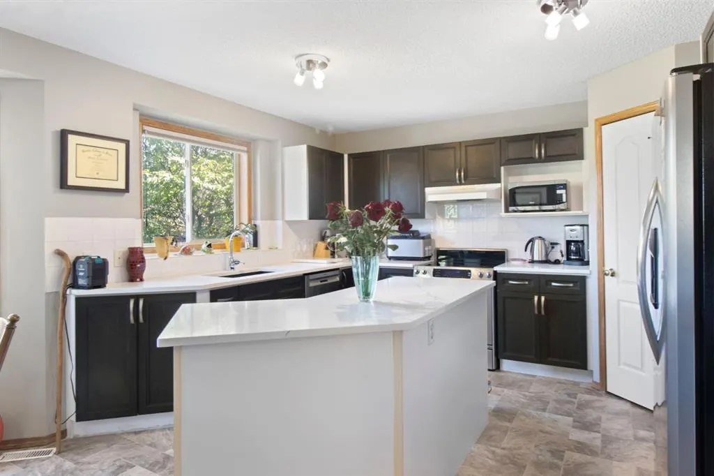 21 Arbour Ridge Park NW