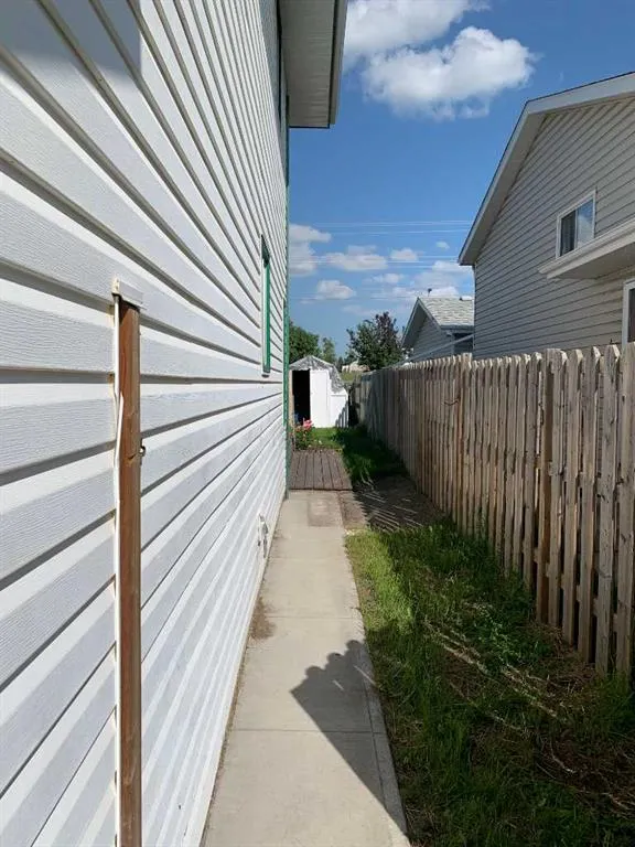 55 Elliot Crescent