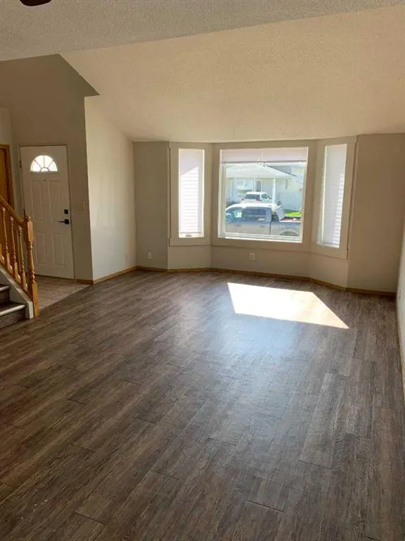 55 Elliot Crescent