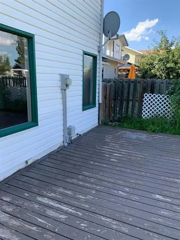 55 Elliot Crescent