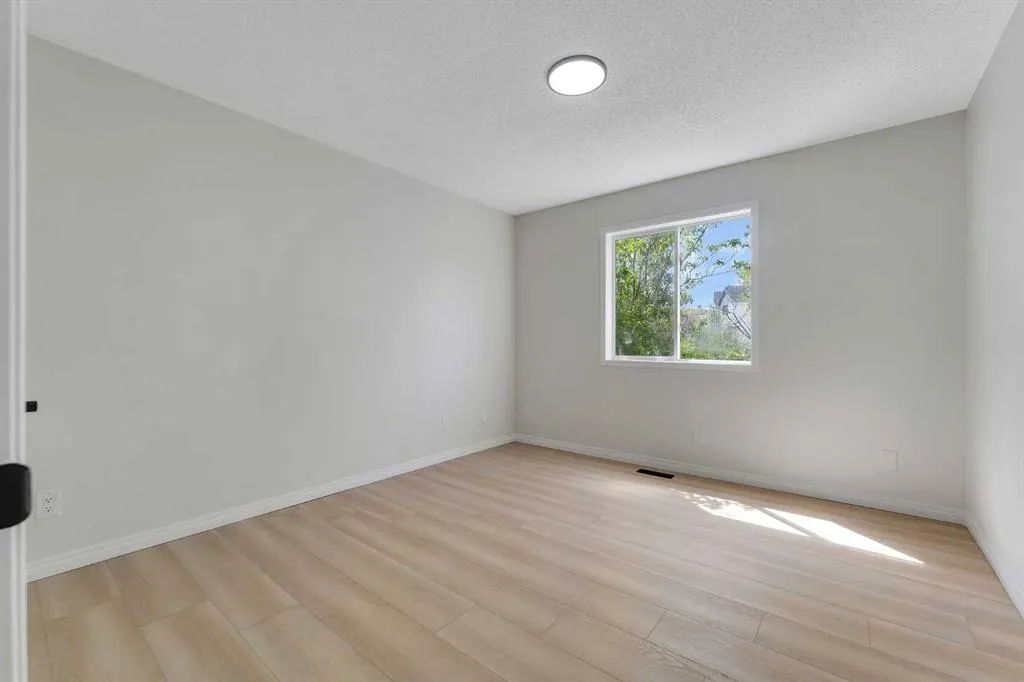 135 Hidden Way NW